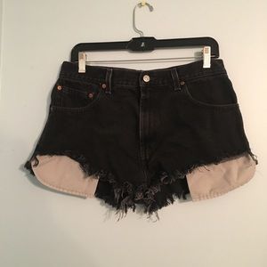 Levi’s black cutoffs